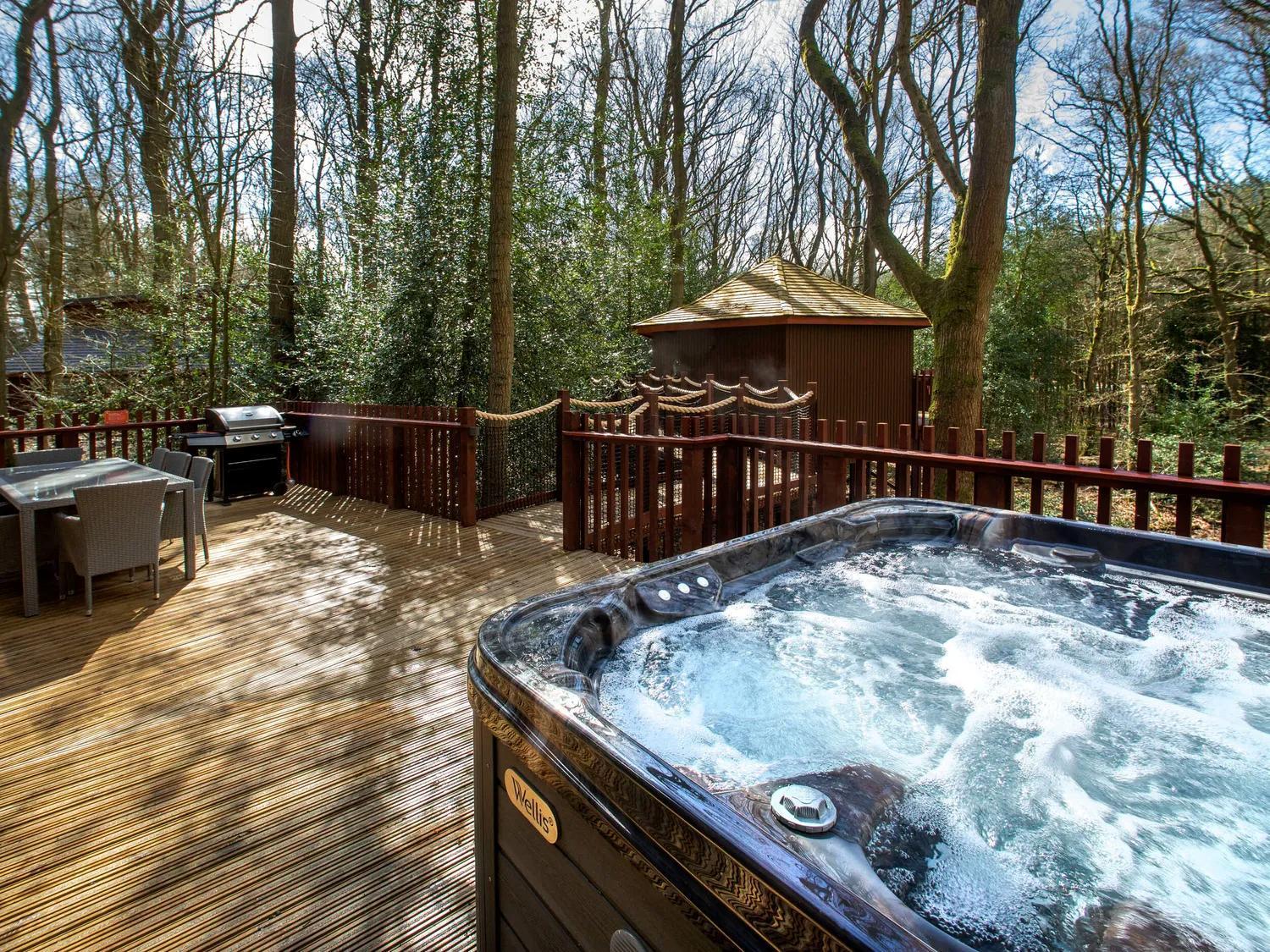 Delamere Forest Cabins - Forest Holidays Mouldsworth Exterior photo